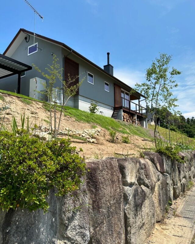 「たかがやの家」UA 値0.27
見晴らしの良い高台に建つお住まいです。

〜良い家で、暮らそう〜
福島県のyoie建築舎です。
住まいに関すること、何でもご相談下さい。

#住宅 #注文住宅 
#住宅設計 #インテリア
#エクステリア
#外構 #庭づくり
#雑木の庭
#木の家 #無垢材
#塗り壁 
#パッシブデザイン 
#高気密高断熱 
#工務店 #設計事務所 
#福島県 #白河市 #西郷村
#yoie建築舎 #ヨイエ建築舎
#yoie